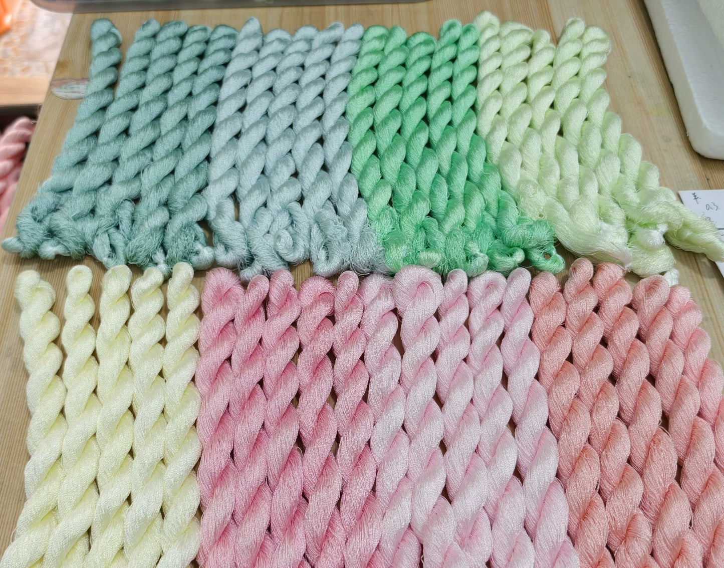 Fil teint à la main 150D pour Chanhua et broderie – 200m*8 (lot01)