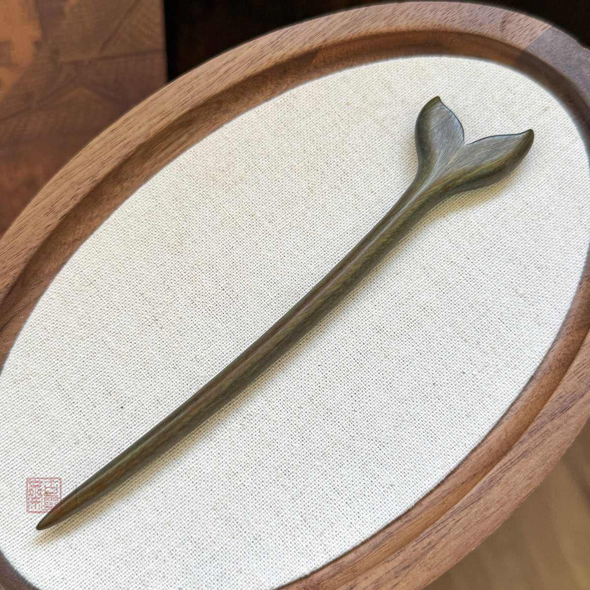 Lot de deux piques à cheveux en bois d'ébène africain naturel et bois de santal vert – Motif queue de poisson #小鱼尾