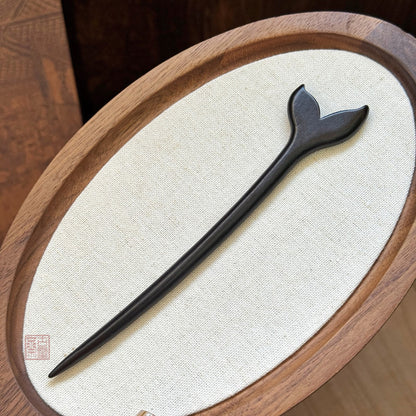 Lot de deux piques à cheveux en bois d'ébène africain naturel et bois de santal vert – Motif queue de poisson #小鱼尾