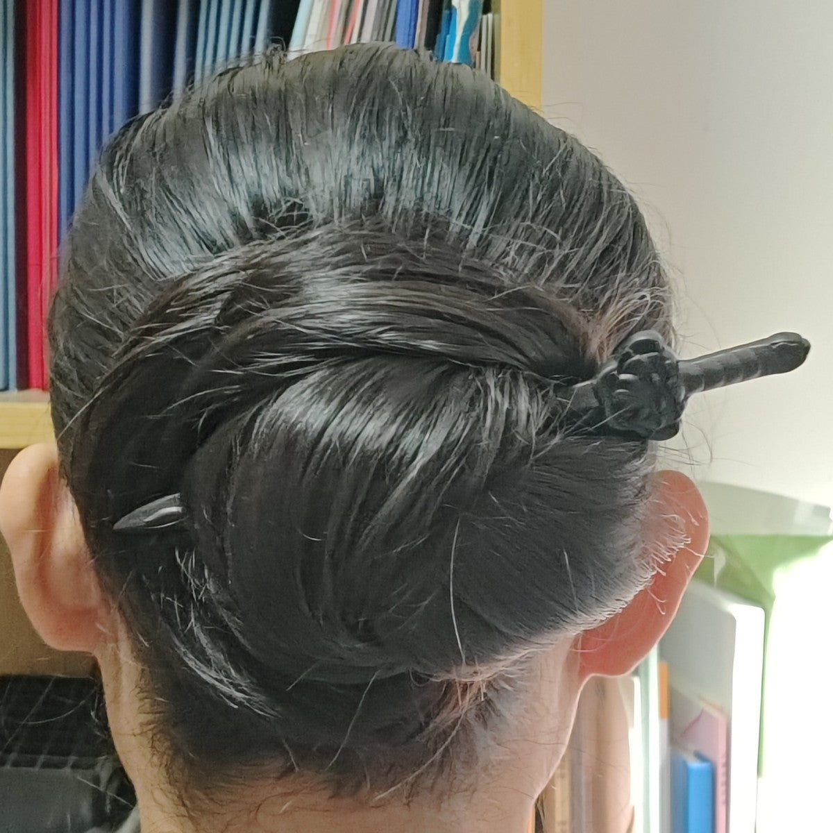 Pique à cheveux en ébène africain naturel - Lotus Épée Design 17.5cm #莲凌